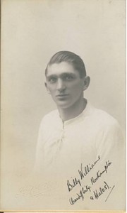 BILLY WILLIAMS (CARDIFF CITY, NORTHAMPTON TOWN & WALES) SIGNED FOOTBALL PHOTOGRAPH