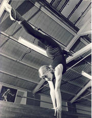 YVONNE ARNOLD (GYMNASTICS) 1970 PHOTOGRAPH