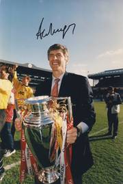 ARSENE WENGER SIGNED PHOTOGRAPH 
