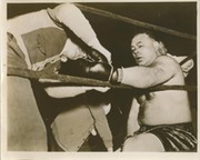 "TWO TON" TONY GALENTO KNOCKED OUT BY JOE LOUIS 1939 PRESS PHOTOGRAPH