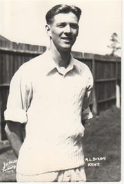 ALAN DIXON (KENT) CRICKET POSTCARD