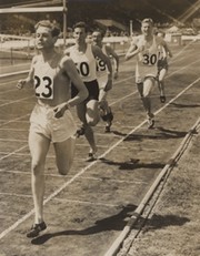 BRIAN HEWSON 1953 (AAA CHAMPIONSHIPS) ATHLETICS PHOTOGRAPH