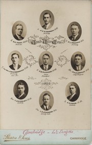 CAMBRIDGE UNIVERSITY CREW 1922 CABINET PHOTOGRAPH