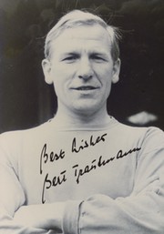 BERT TRAUTMANN (MANCHESTER CITY) SIGNED FOOTBALL PHOTOGRAPH