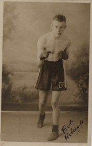 BOB ROWLANDS (SEAHAM) SIGNED BOXING PHOTOGRAPH
