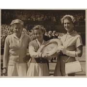 MAUREEN CONNOLLY & LOUISE BROUGH 1952 WIMBLEDON FINAL TENNIS PHOTOGRAPH
