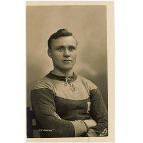 DICKY BOND (PRESTON NORTH END, BRADFORD CITY & ENGLAND) FOOTBALL POSTCARD