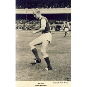 IAN URE (ARSENAL & SCOTLAND) FOOTBALL POSTCARD