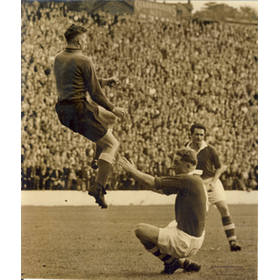 CHARLTON ATHLETIC V EVERTON 1955 PRESS PHOTOGRAPH