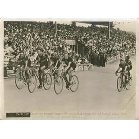 TOUR DE FRANCE 1938 - BELGIUM TEAM ON FINAL STAGE