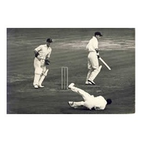 ENGLAND V AUSTRALIA 1948 (CRAPP CATCHING TALLON, OVAL) CRICKET PHOTOGRAPH