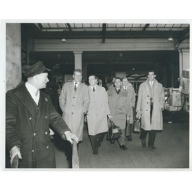 FULHAM PLAYERS RETURNING FROM F.A. CUP SEMI-FINAL 1958 FOOTBALL PHOTOGRAPH