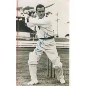 BOB SIMPSON (AUSTRALIA) 1961 SIGNED CRICKET PHOTOGRAPH