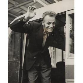 BILL NANKEVILLE 1952 (LEAVING FOR HELSINKI OLYMPICS) ATHLETICS PHOTOGRAPH