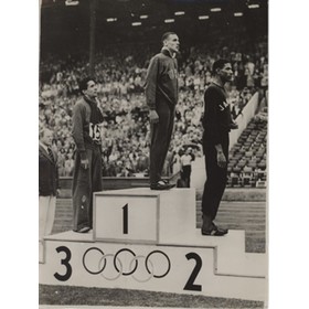 OLYMPIC GAMES 1948 PRESS PHOTOGRAPH - MAL WHITFIELD (USA) ON THE 800M ROSTRUM