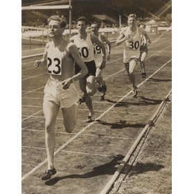 BRIAN HEWSON 1953 (AAA CHAMPIONSHIPS) ATHLETICS PHOTOGRAPH