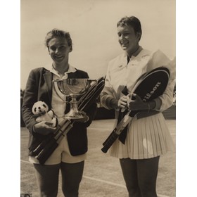 DARLENE HARD & SALLY MOORE 1959 (BECKENHAM) TENNIS PHOTOGRAPH