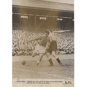 BARNSLEY V NEWCASTLE UNITED 1945-46 FOOTBALL PHOTOGRAPH - GEORGE ROBLEDO