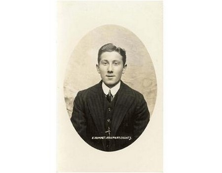 ERNIE HAMMETT (NEWPORT COUNTY & WALES) FOOTBALL POSTCARD