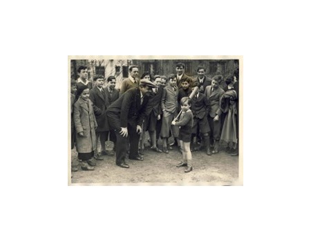 BABE RUTH IN PARIS 1935 PRESS PHOTOGRAPH
