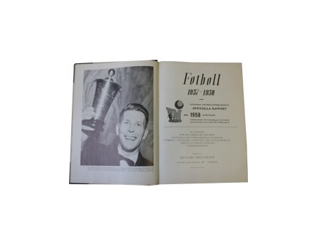 FOTBOLL 1957-1958 MED SVENSKA FOTBOLLF&Ouml;RBUNDETS OFFICIELLA RAPPORT ... (INCLUDES REPORT OF 1958 WORLD CUP)