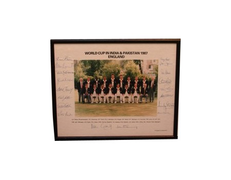 ENGLAND (WORLD CUP TEAM) 1987 SIGNED PHOTOGRAPH