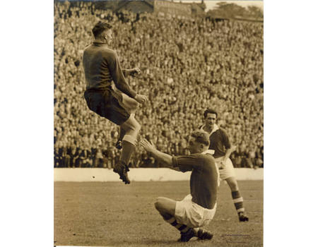 CHARLTON ATHLETIC V EVERTON 1955 PRESS PHOTOGRAPH