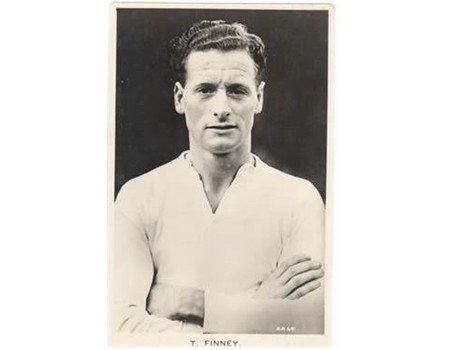 TOM FINNEY (PRESTON NORTH END & ENGLAND) FOOTBALL POSTCARD