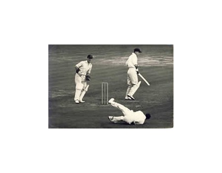 ENGLAND V AUSTRALIA 1948 (CRAPP CATCHING TALLON, OVAL) CRICKET PHOTOGRAPH