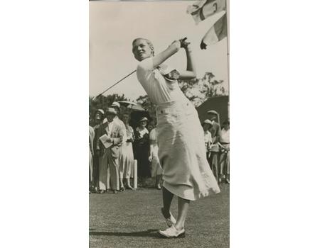 MLLE. F. TOLLON (FRANCE) AT WORPLESDON 1937 PRESS PHOTOGRAPH