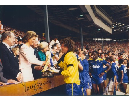 DAVE BEASANT (WIMBLEDON FC) 1988 SIGNED PHOTOGRAPH