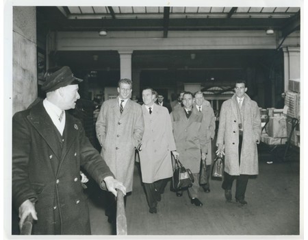 FULHAM PLAYERS RETURNING FROM F.A. CUP SEMI-FINAL 1958 FOOTBALL PHOTOGRAPH