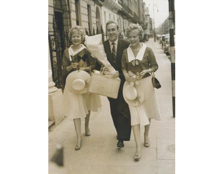 BILLY WRIGHT WITH THE BEVERLEY SISTERS 1959 FOOTBALL PHOTOGRAPH