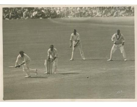BILL PONSFORD (AUSTRALIA) 1934 BATTING AT THE OVAL CRICKET PHOTOGRAPH