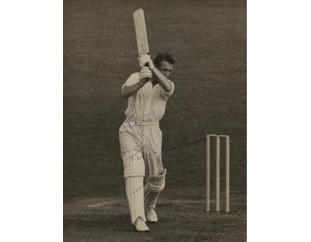 PETER RICHARDSON (ENGLAND) 1956 SIGNED CRICKET PHOTOGRAPH