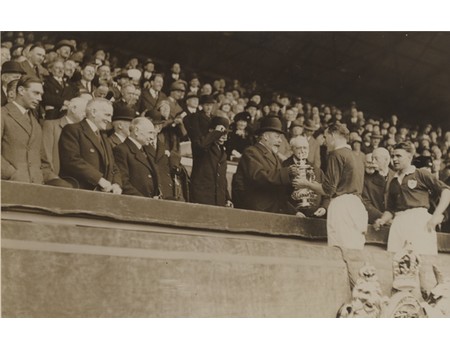ARSENAL FOOTBALL CLUB 1930 (FA CUP WINNERS) PHOTOGRAPH - BEING PRESENTED WITH THE TROPHY