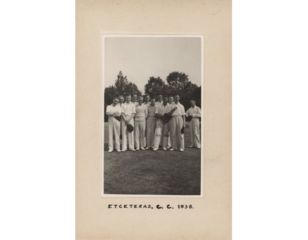 ETCETERAS CRICKET CLUB (CAMBRIDGE UNIVERSITY) 1938 TEAM POSTCARD