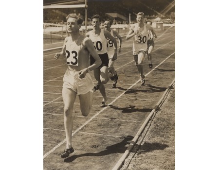 BRIAN HEWSON 1953 (AAA CHAMPIONSHIPS) ATHLETICS PHOTOGRAPH