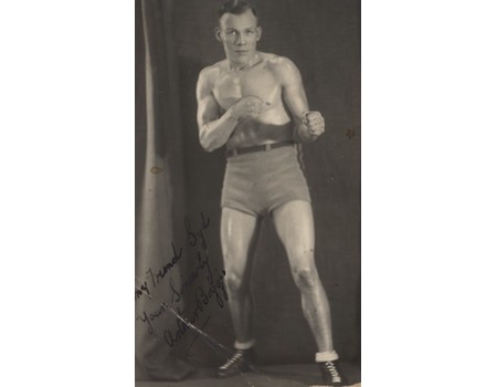 ARTHUR BOGGIS (LONDON) SIGNED BOXING PHOTOGRAPH